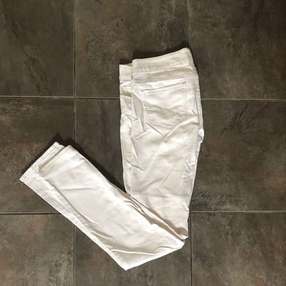 American Eagle White Distressed Jeans